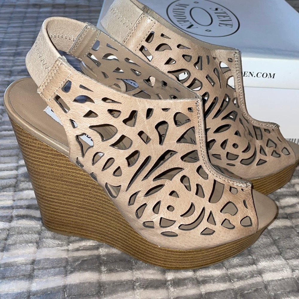 Steve Madden Gabel Taupe Leather Wedge Sandal size 6 1/2 NWT